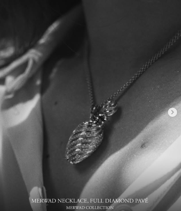 How to Wear Necklaces with Different Necklines