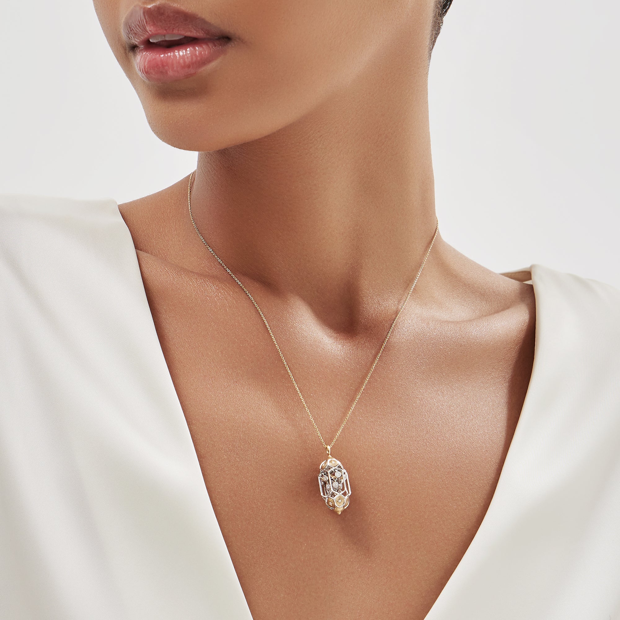 Fanoos Gafla 1442 Northern Star Necklace