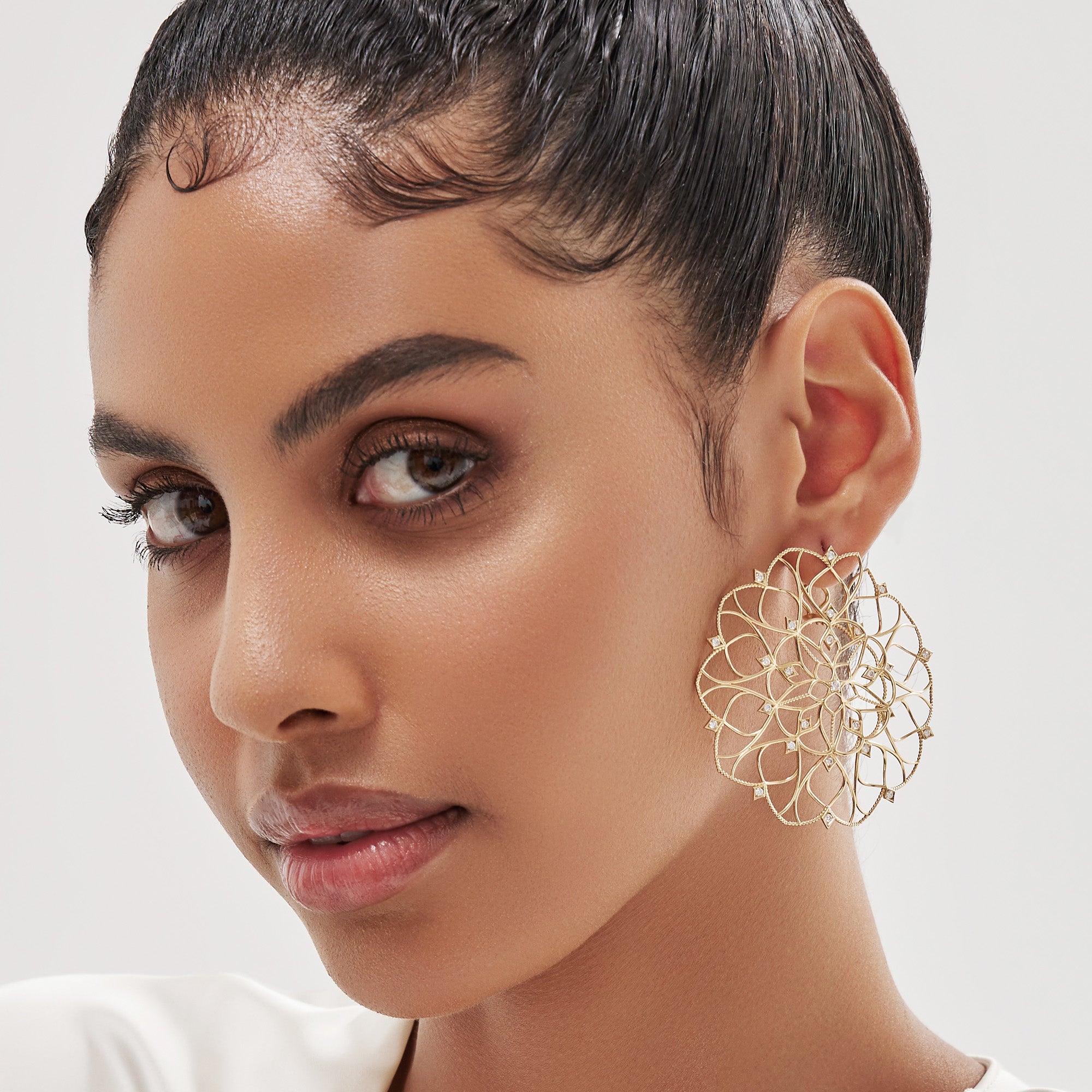 Fanoos Gafla 1443 UAE Jubilee  Earrings